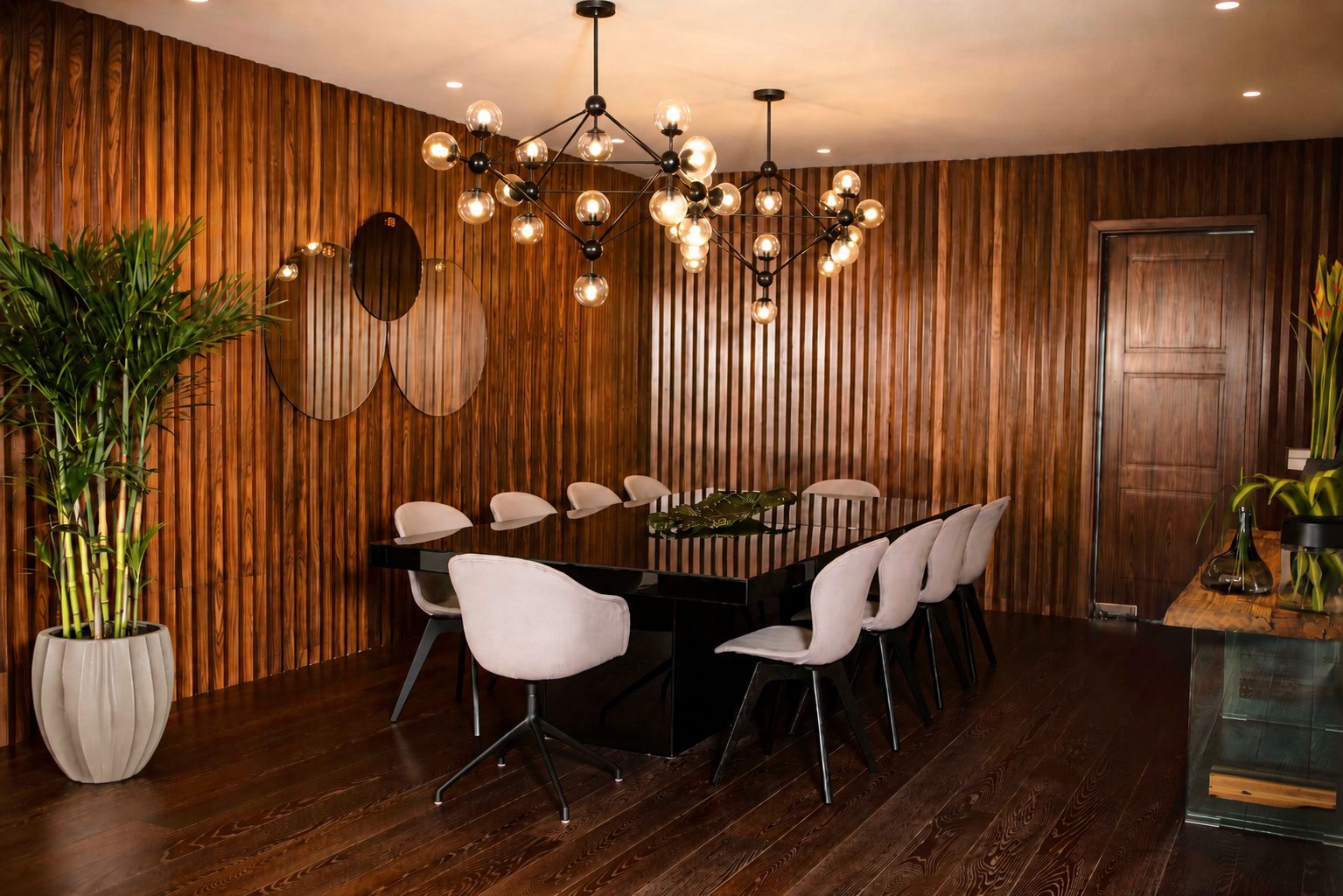 Pezet 01 dining room in dark timber panelling