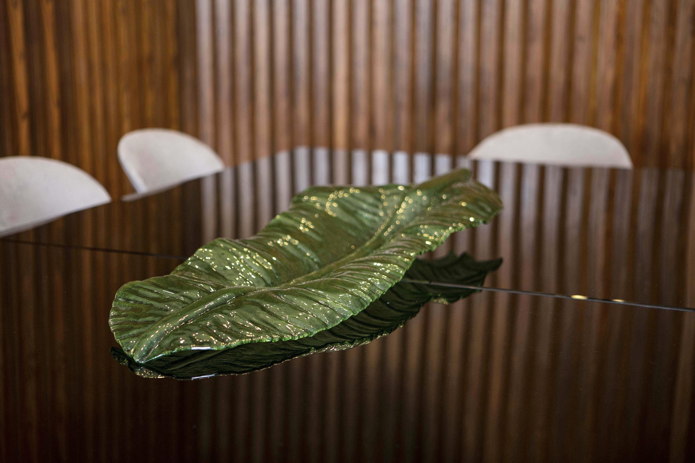 Pezet 01 ceramic leaf table detail
