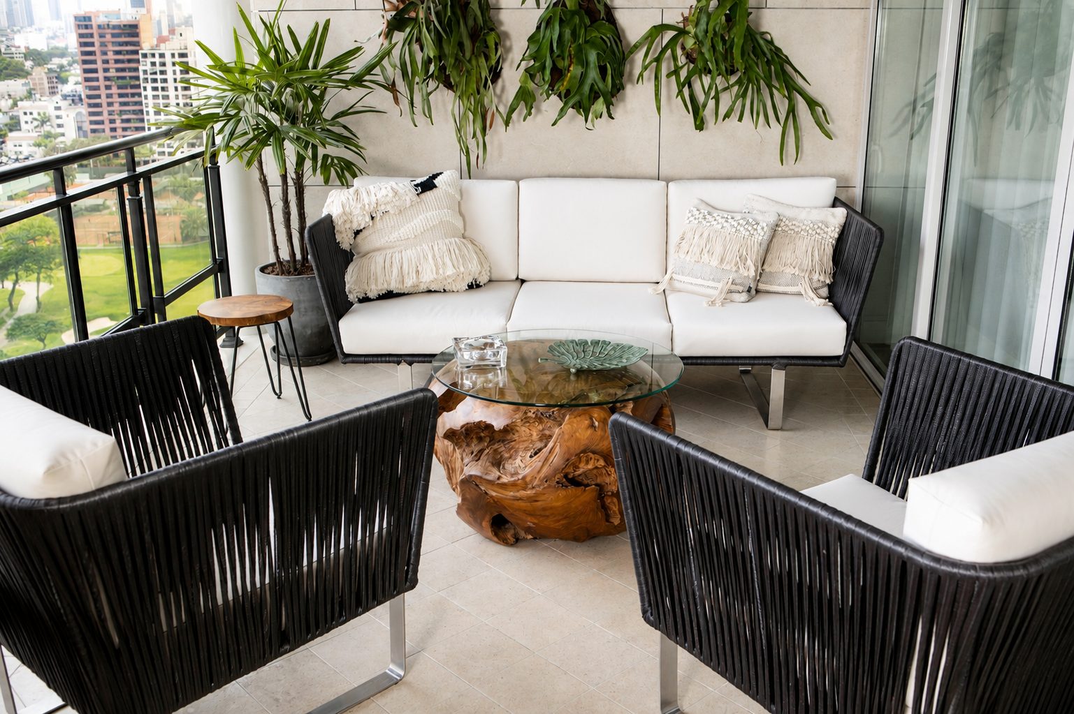 Pezet 02 balcony lounge, full view
