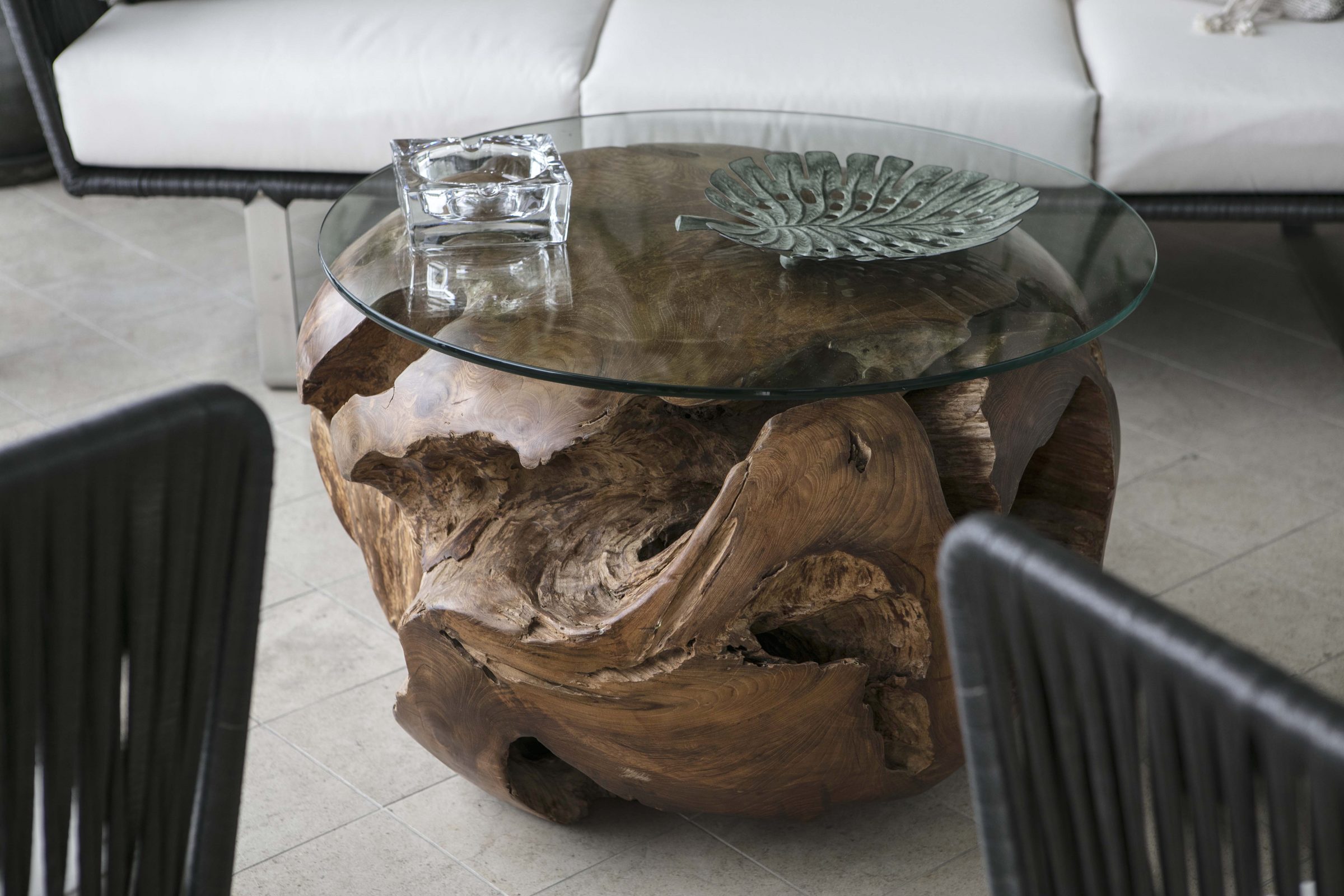 Pezet 02 teak root coffee table detail