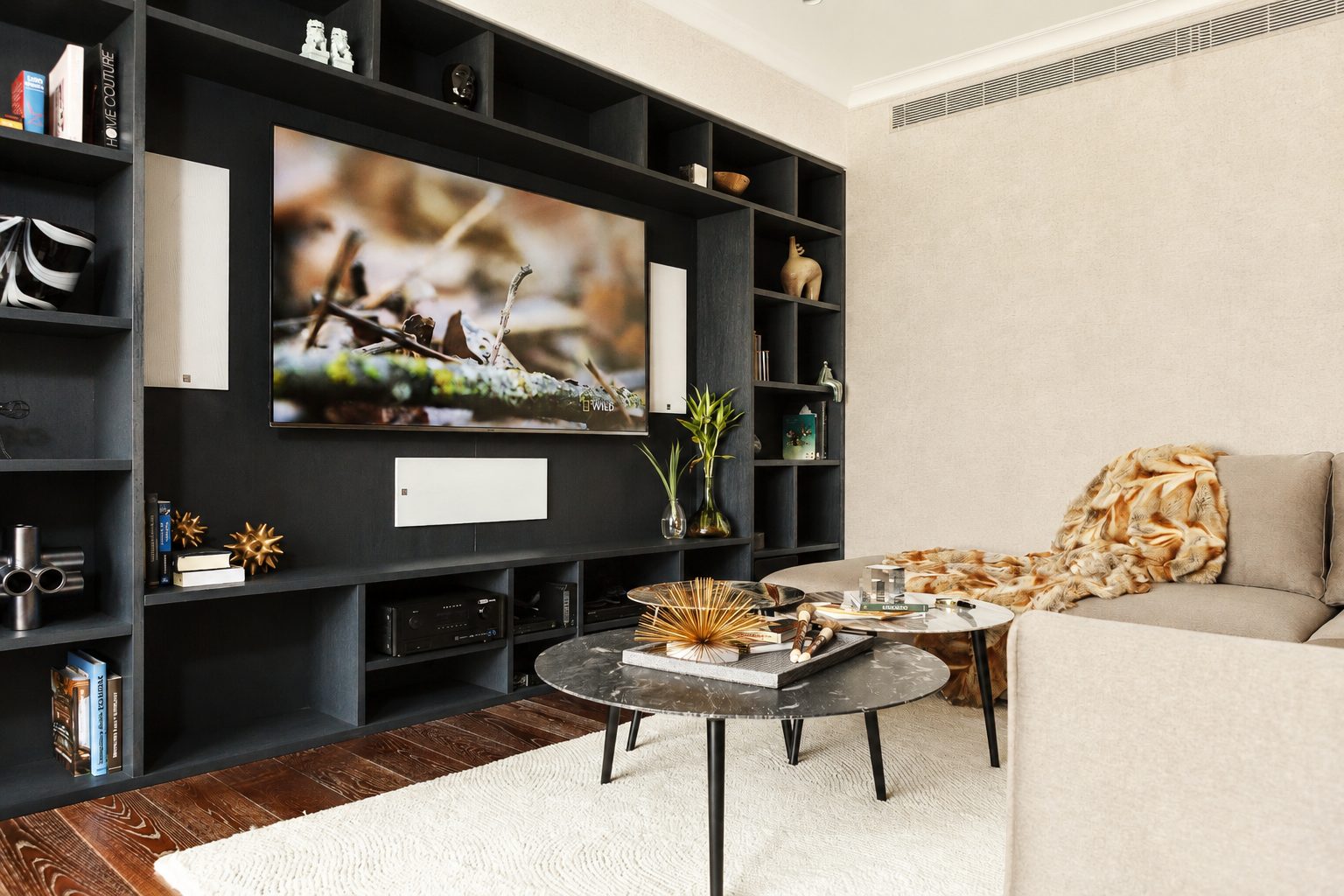 Pezet 02 living room media wall