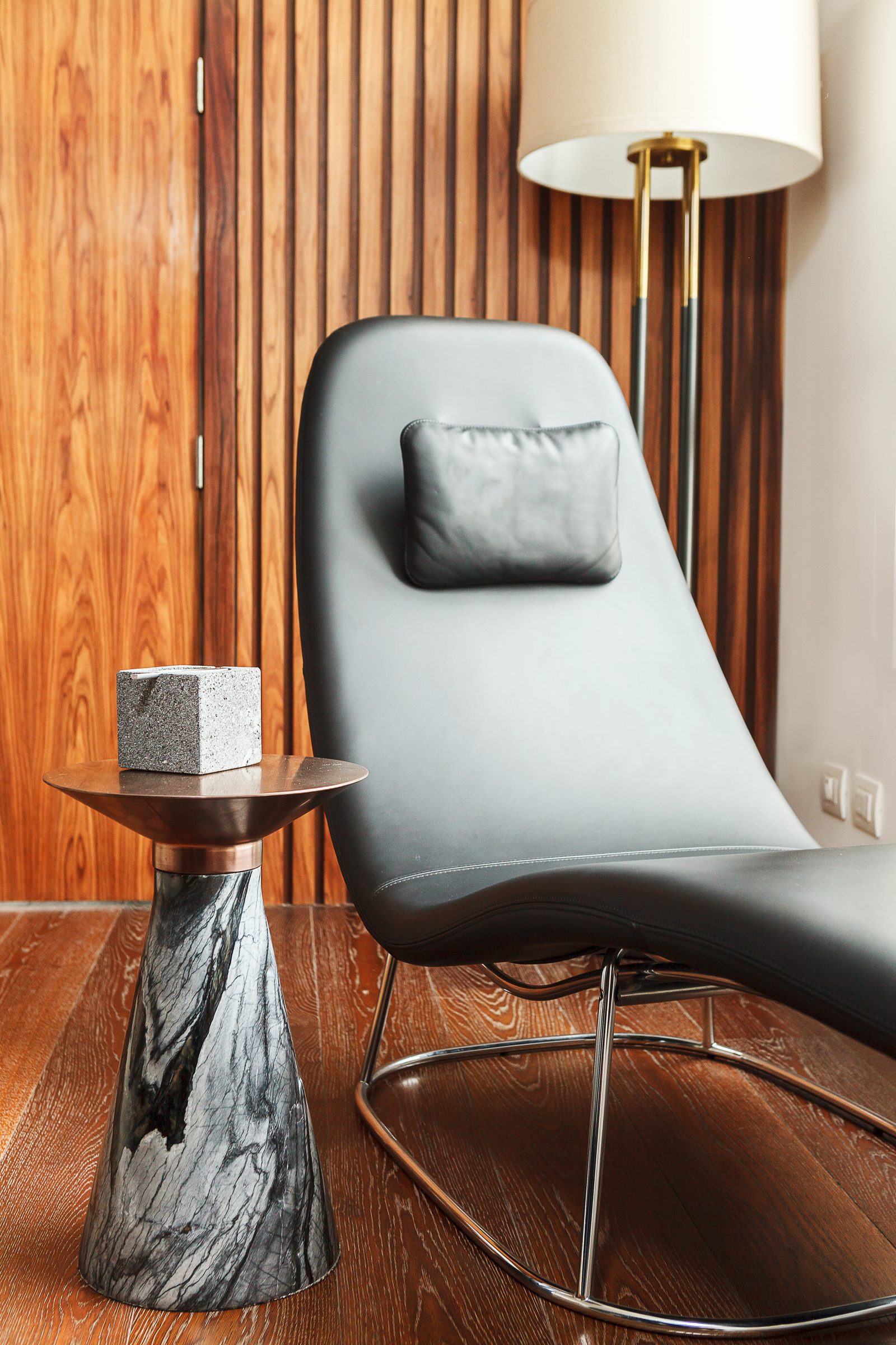 Pezet 02 lounge chair and stone side table